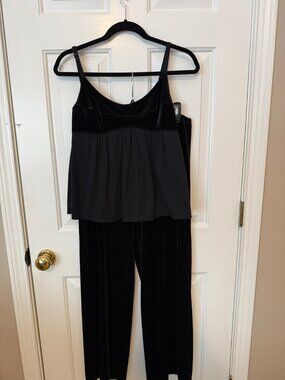 Victoria's Secret Black Velvet Lounging PJs Size Med